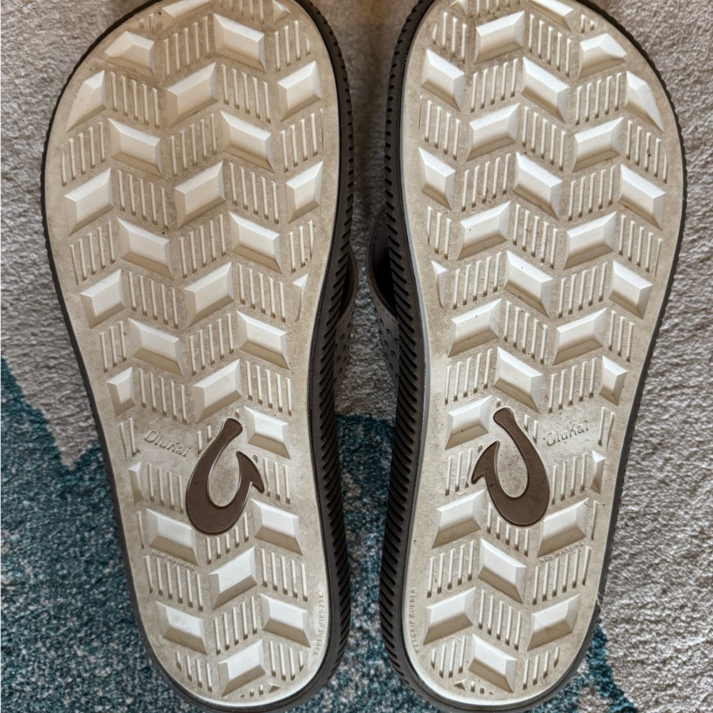 Olukai Flip Flop Sandals - SZ 10 - Immaculate condition Worn ONCE - Picture 2 of 5